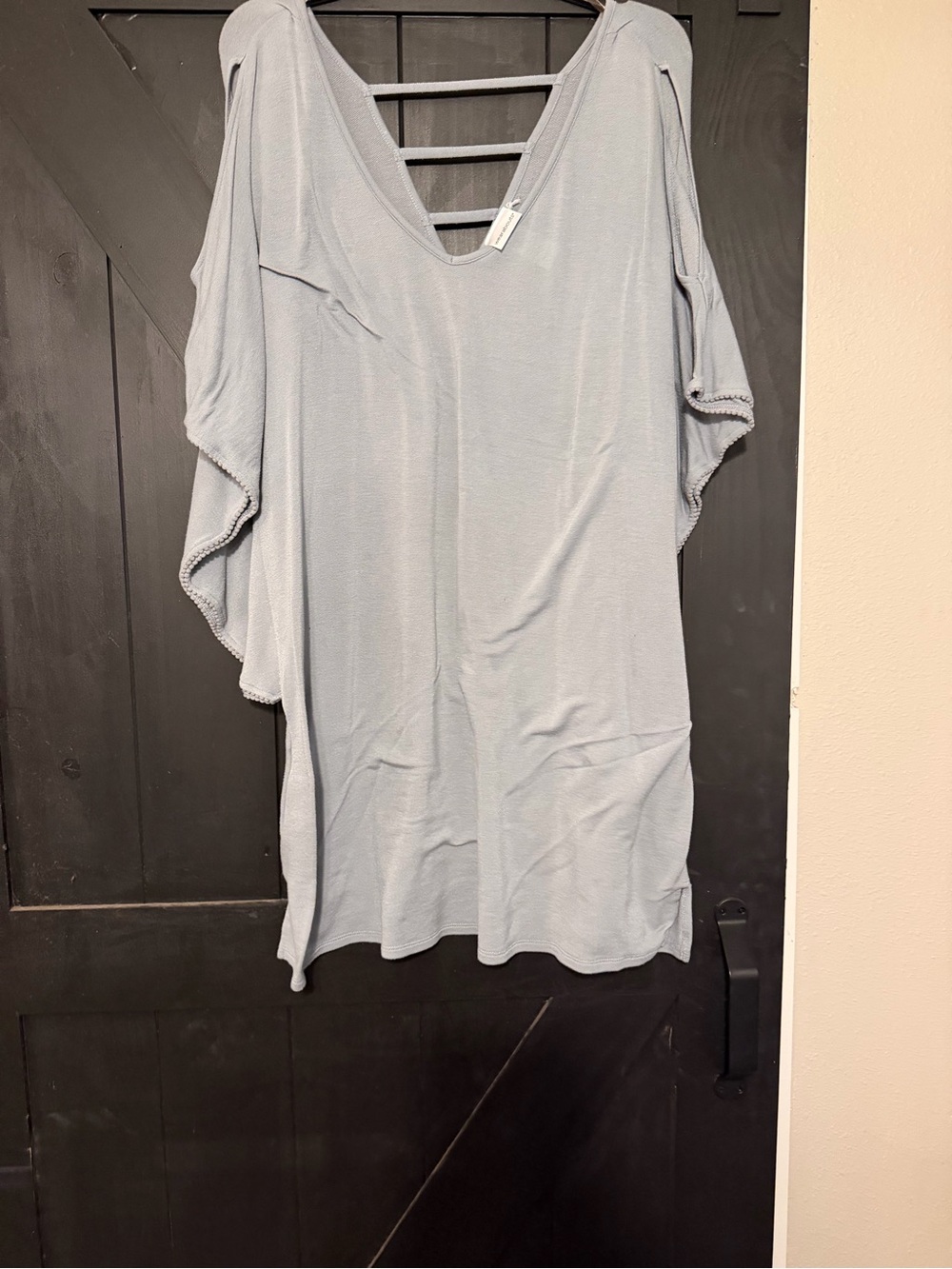 Stretch V-Neck Tunic Top in Light Gray With Cold Shoulder